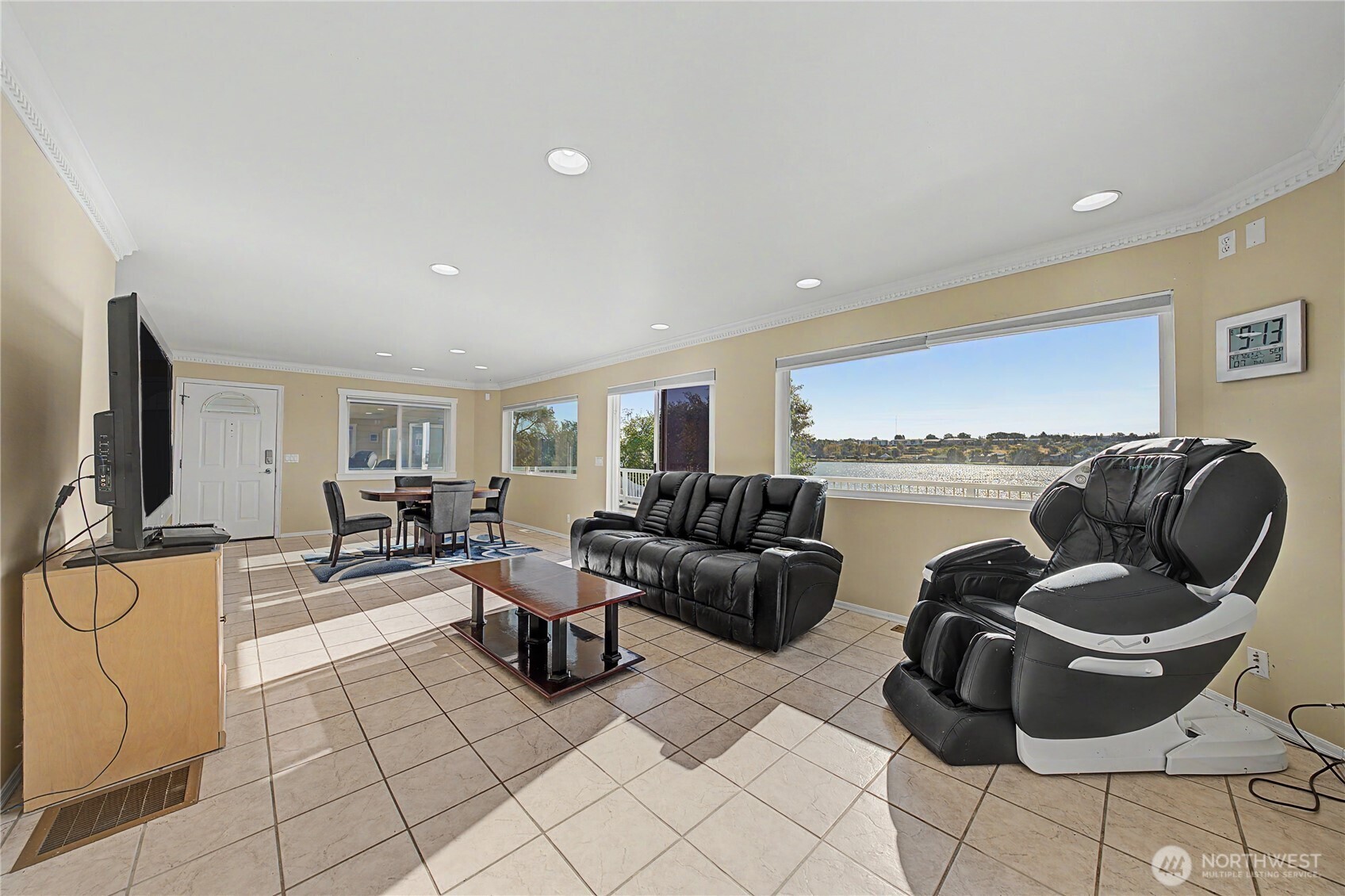 1317 W Lakeside Drive Property Photo 10
