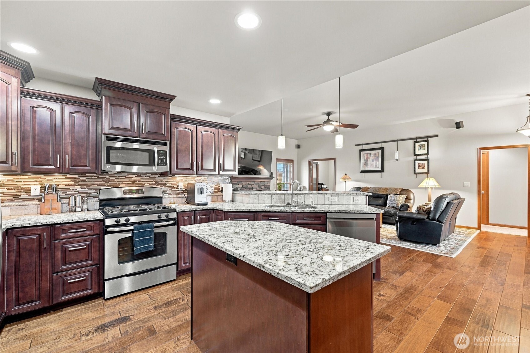 5218 Sparrow Court Property Photo 14