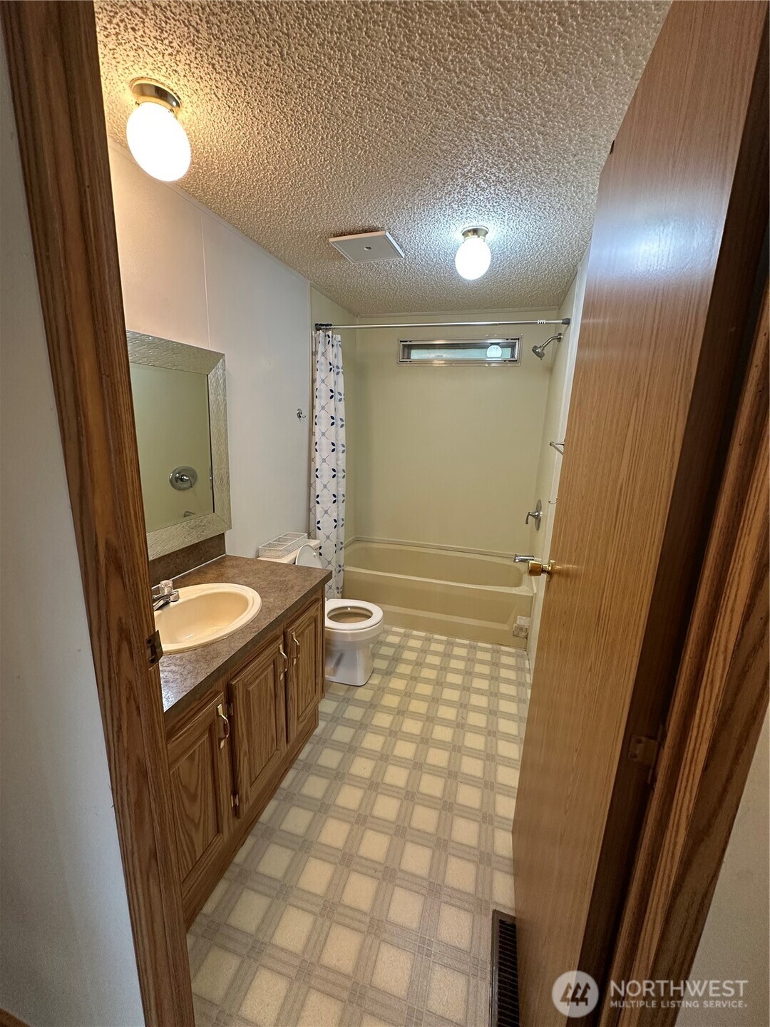 111 E Woodlane Drive Property Photo 7