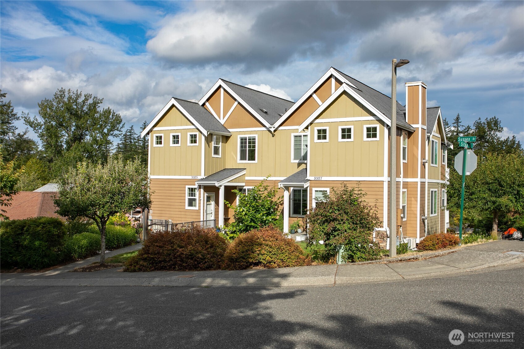 3325 Sussex Property Photo 6