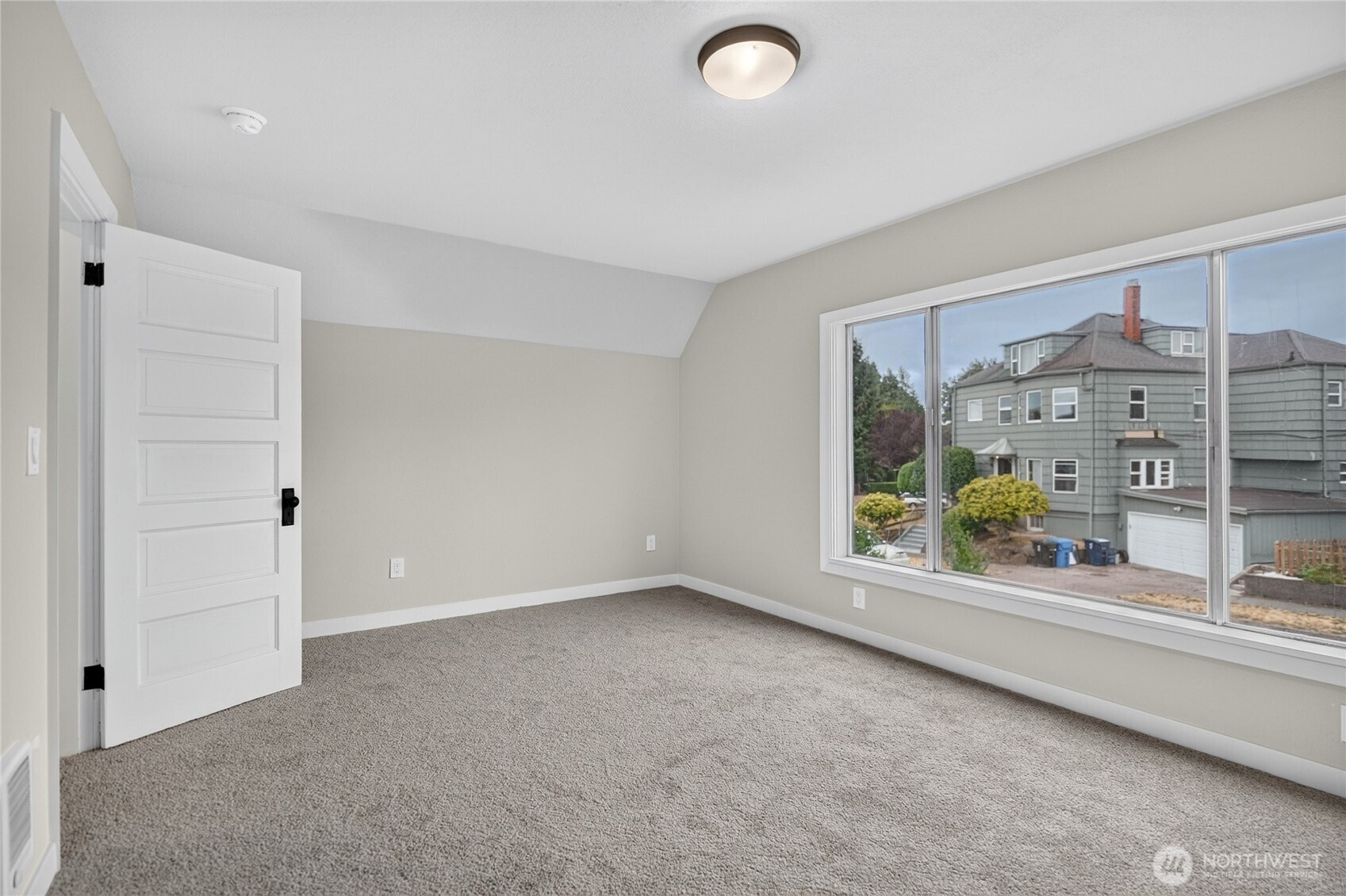 1412 N Steele Street Property Photo 13