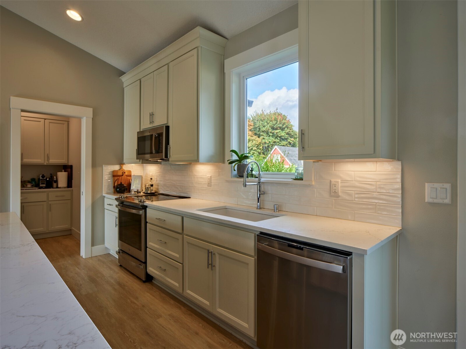 234 Hansen Road Property Photo 10
