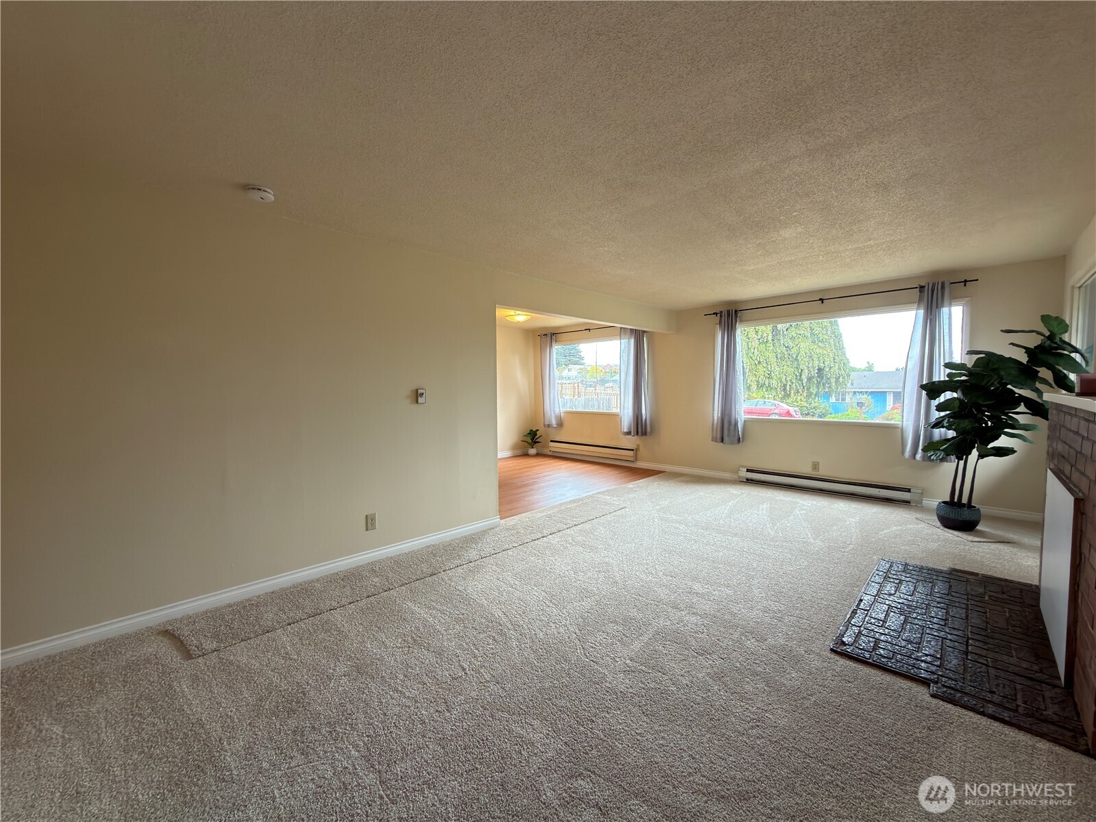 814 W 11th Street Property Photo 2