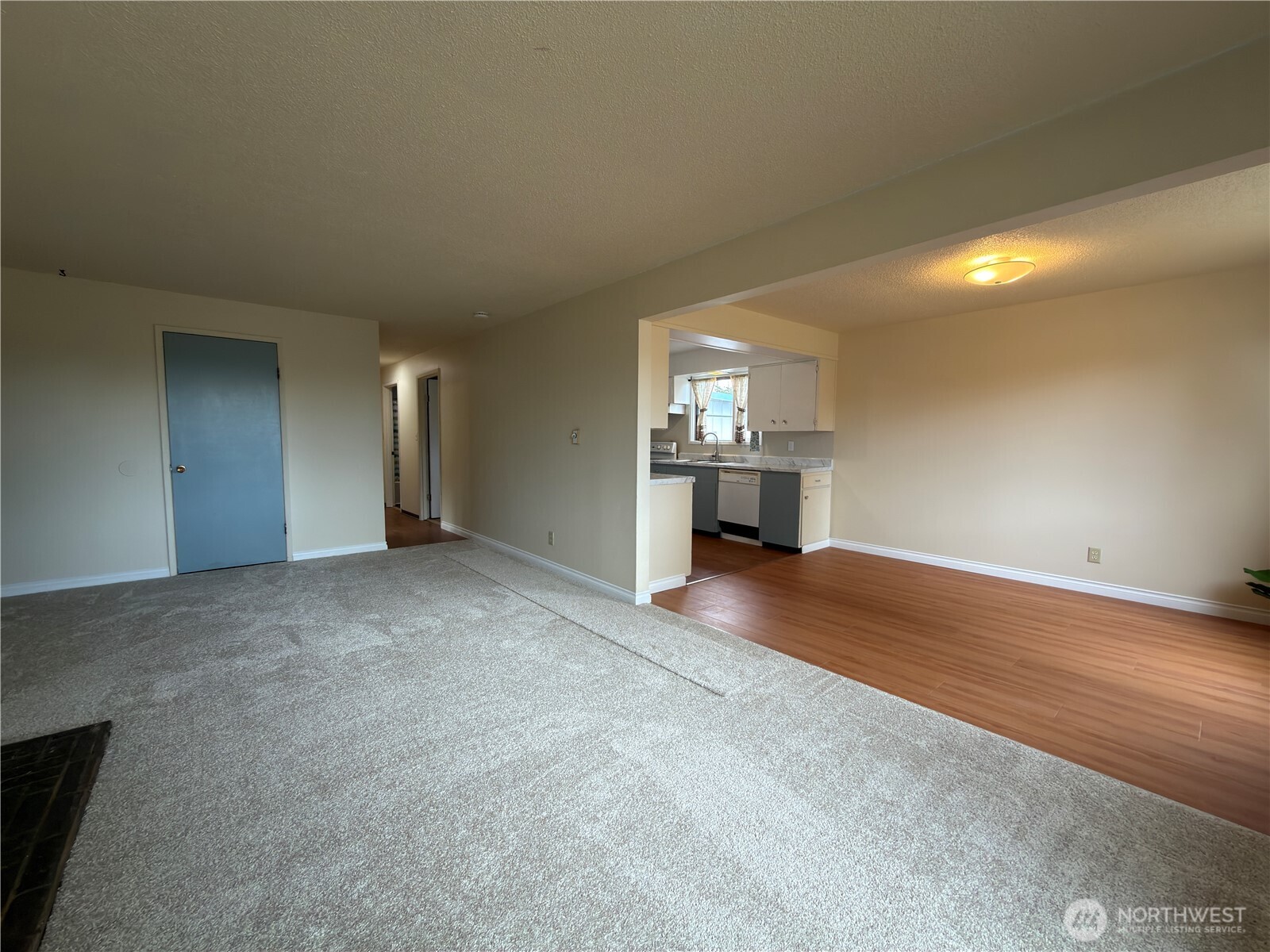 814 W 11th Street Property Photo 3