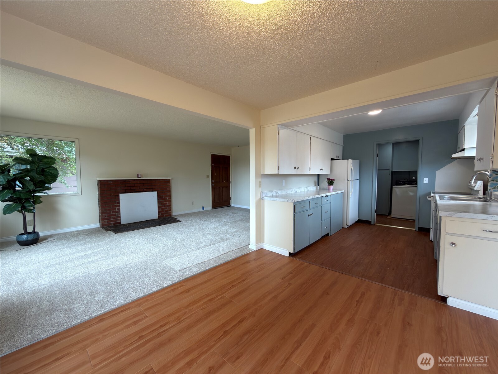 814 W 11th Street Property Photo 4