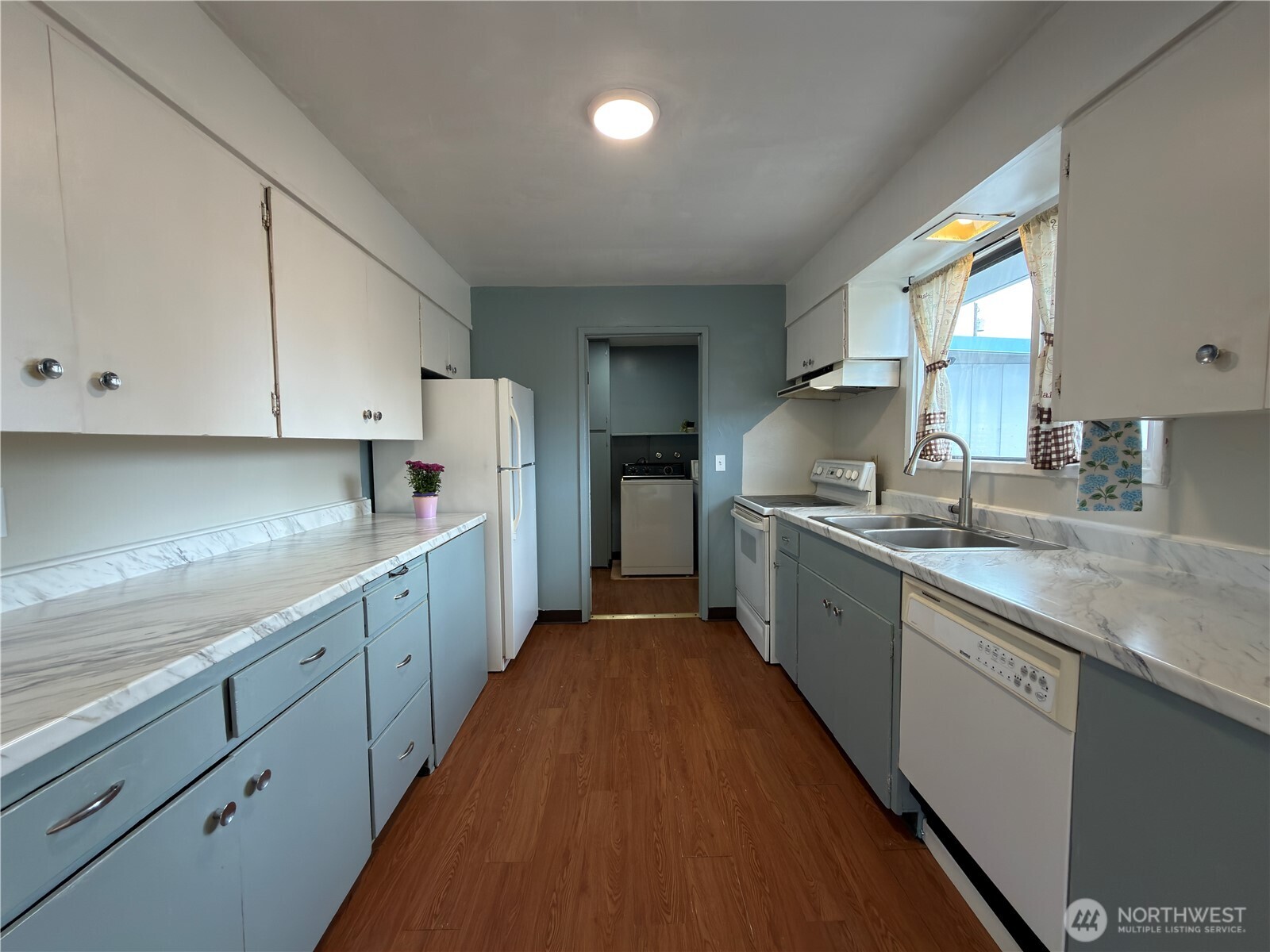 814 W 11th Street Property Photo 5