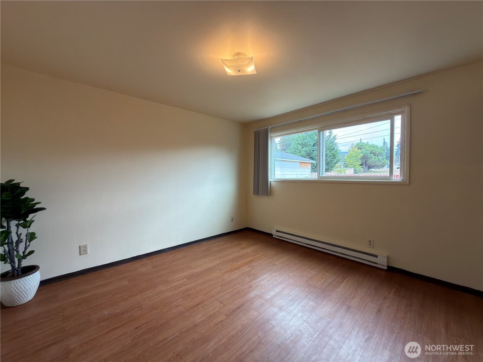 814 W 11th Street Property Photo 11