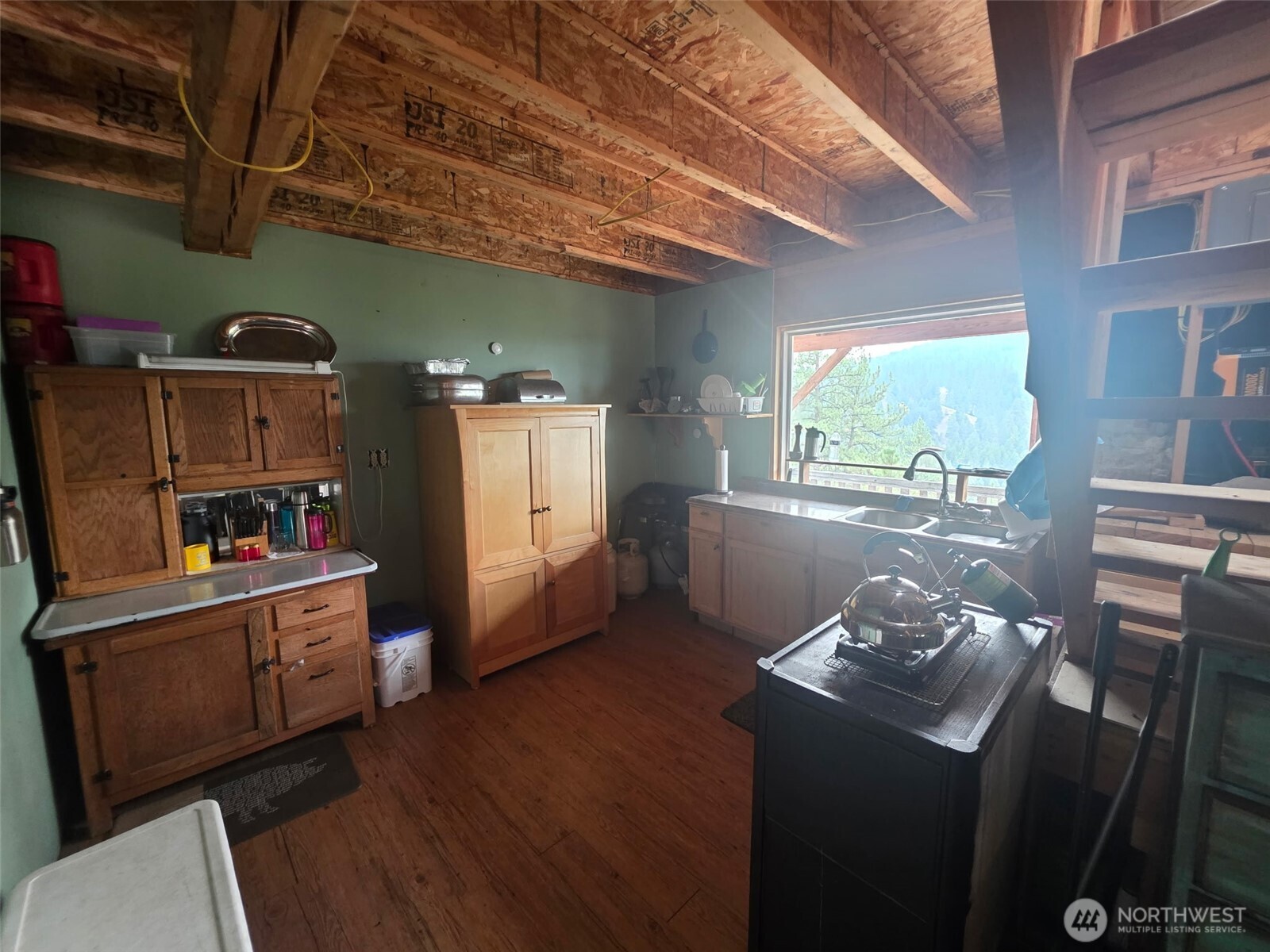 214 Cape Labelle Property Photo 5