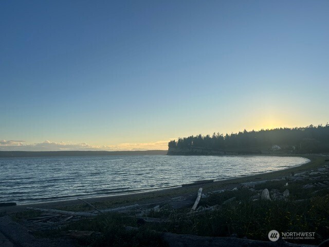 1586 Douglas Street Property Photo 12