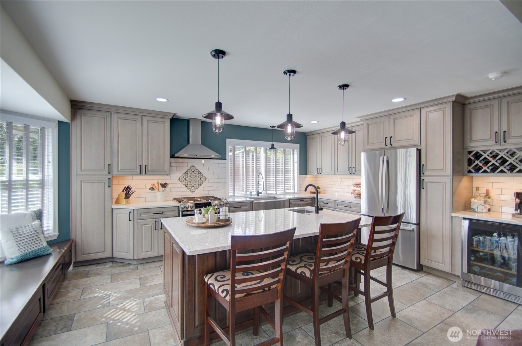 3737 Goldcrest Heights Property Photo 4