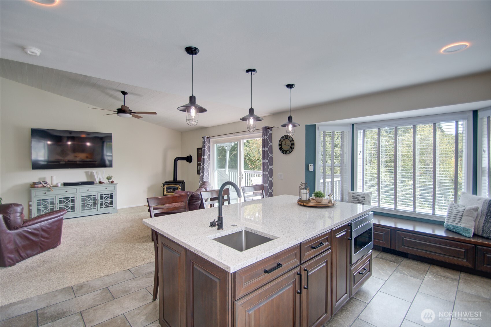 3737 Goldcrest Heights Property Photo 8