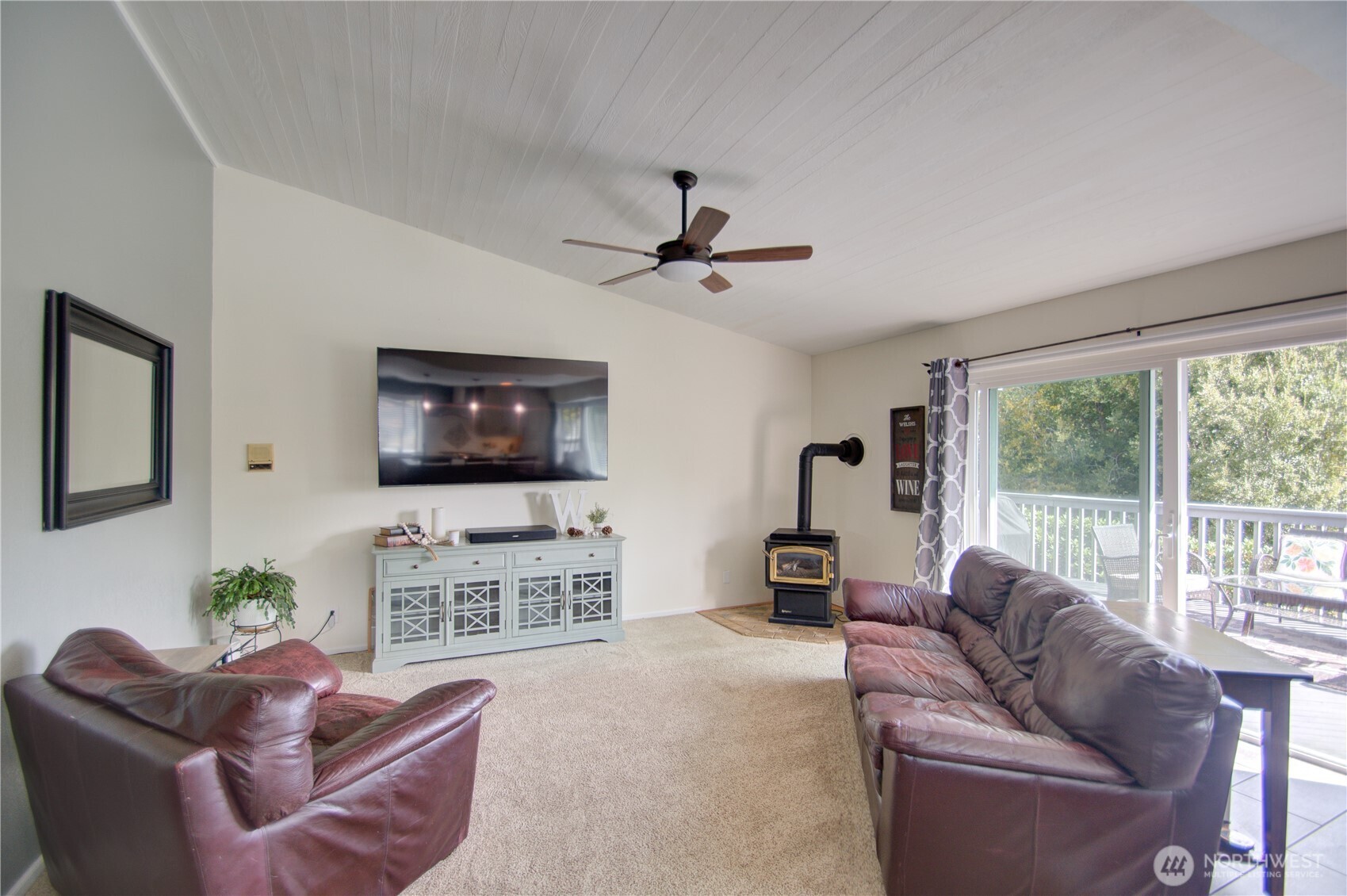 3737 Goldcrest Heights Property Photo 9