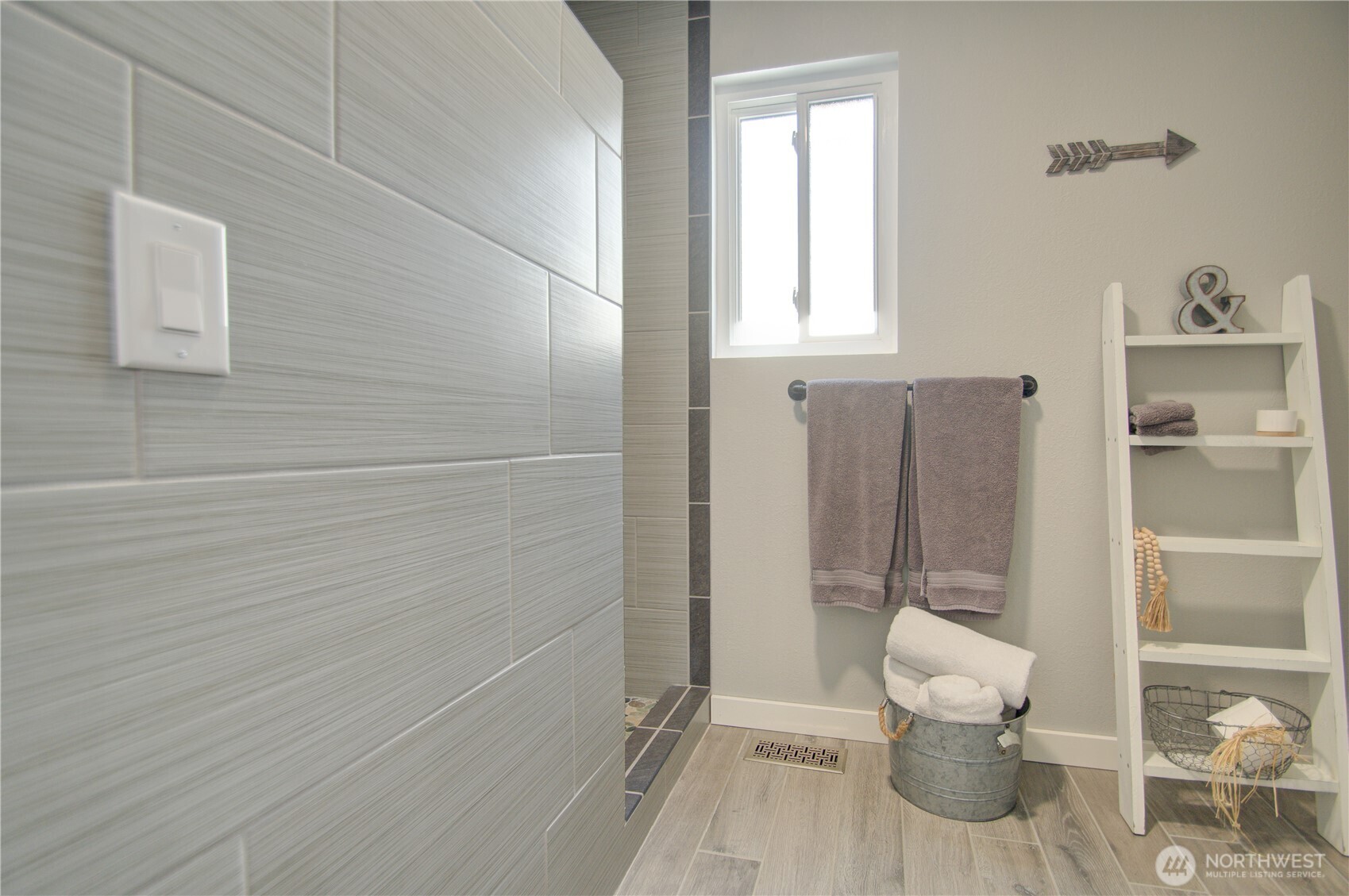 3737 Goldcrest Heights Property Photo 22
