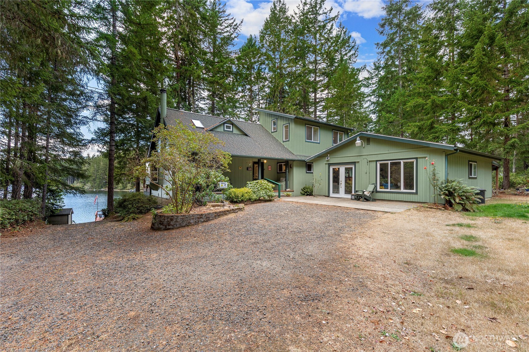 1191 Ne Tee Lake Road Property Photo 2
