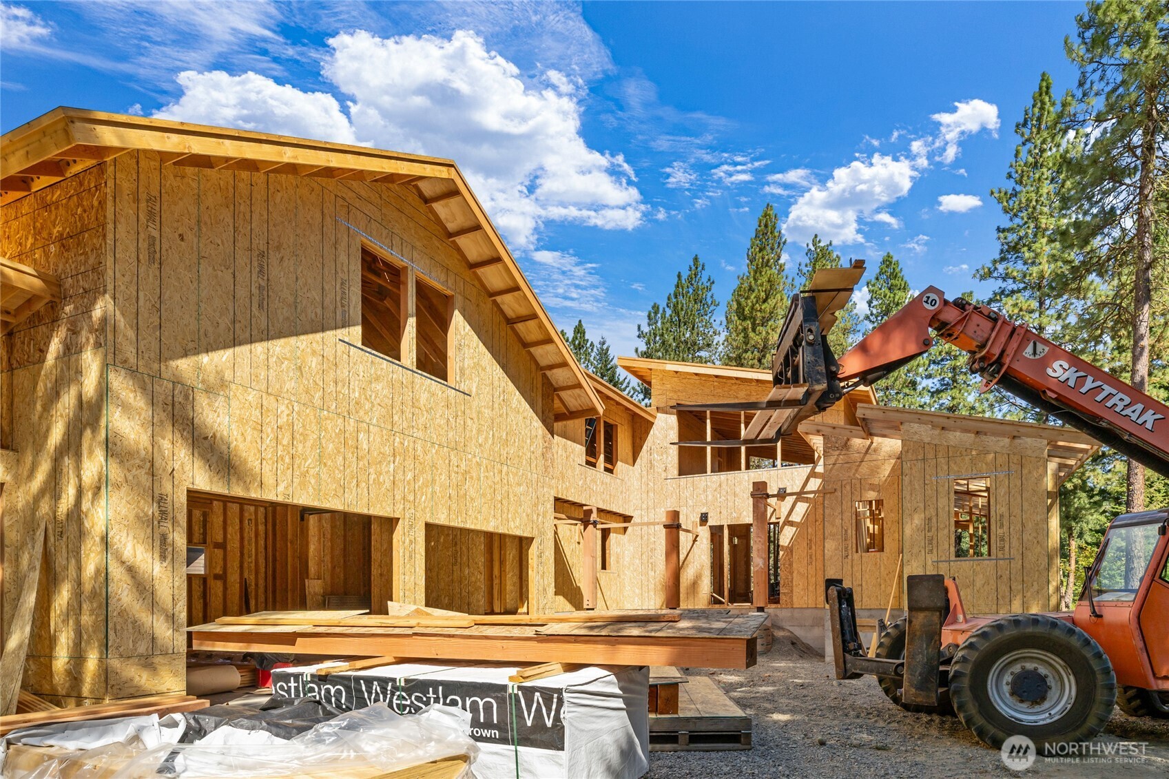 1060 Larkspur Loop Property Photo 3