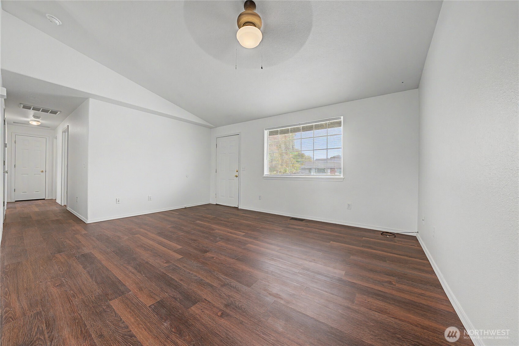 824 E Hayden Drive Property Photo 5