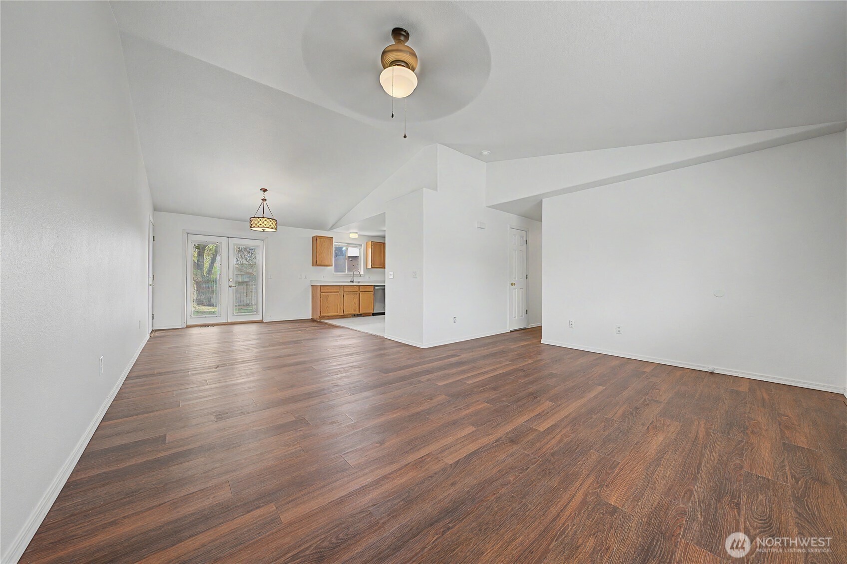 824 E Hayden Drive Property Photo 6