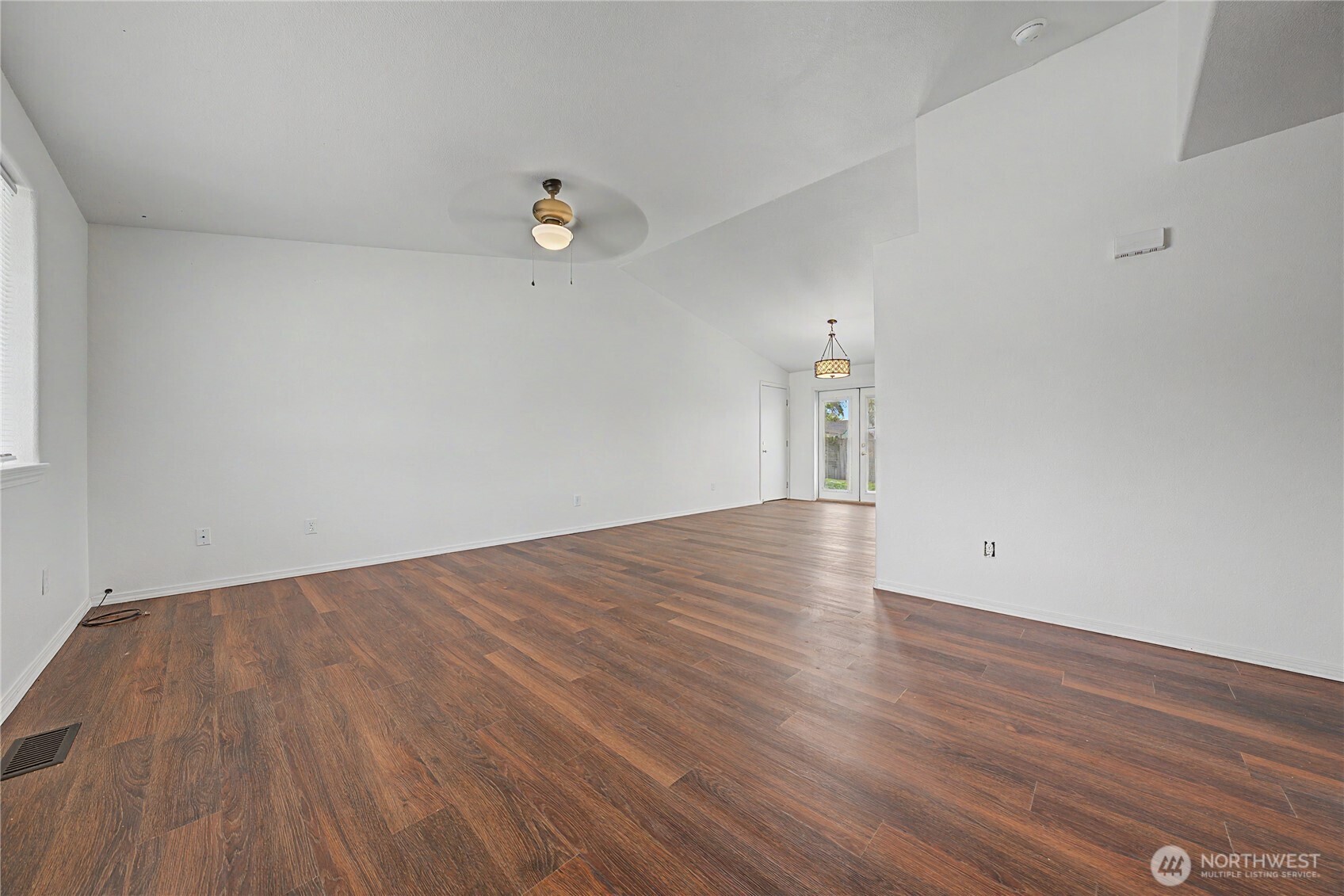 824 E Hayden Drive Property Photo 7