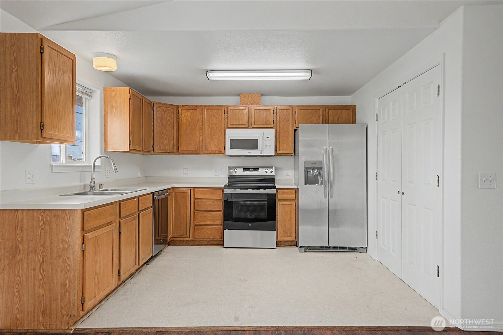 824 E Hayden Drive Property Photo 11