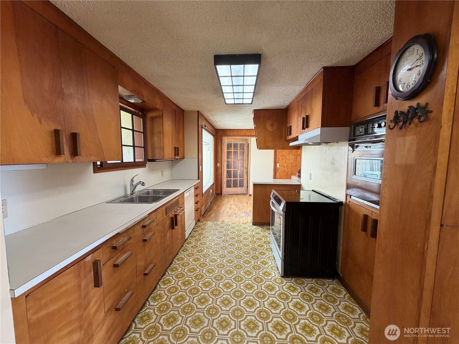 821 Danielson Road Property Photo 6