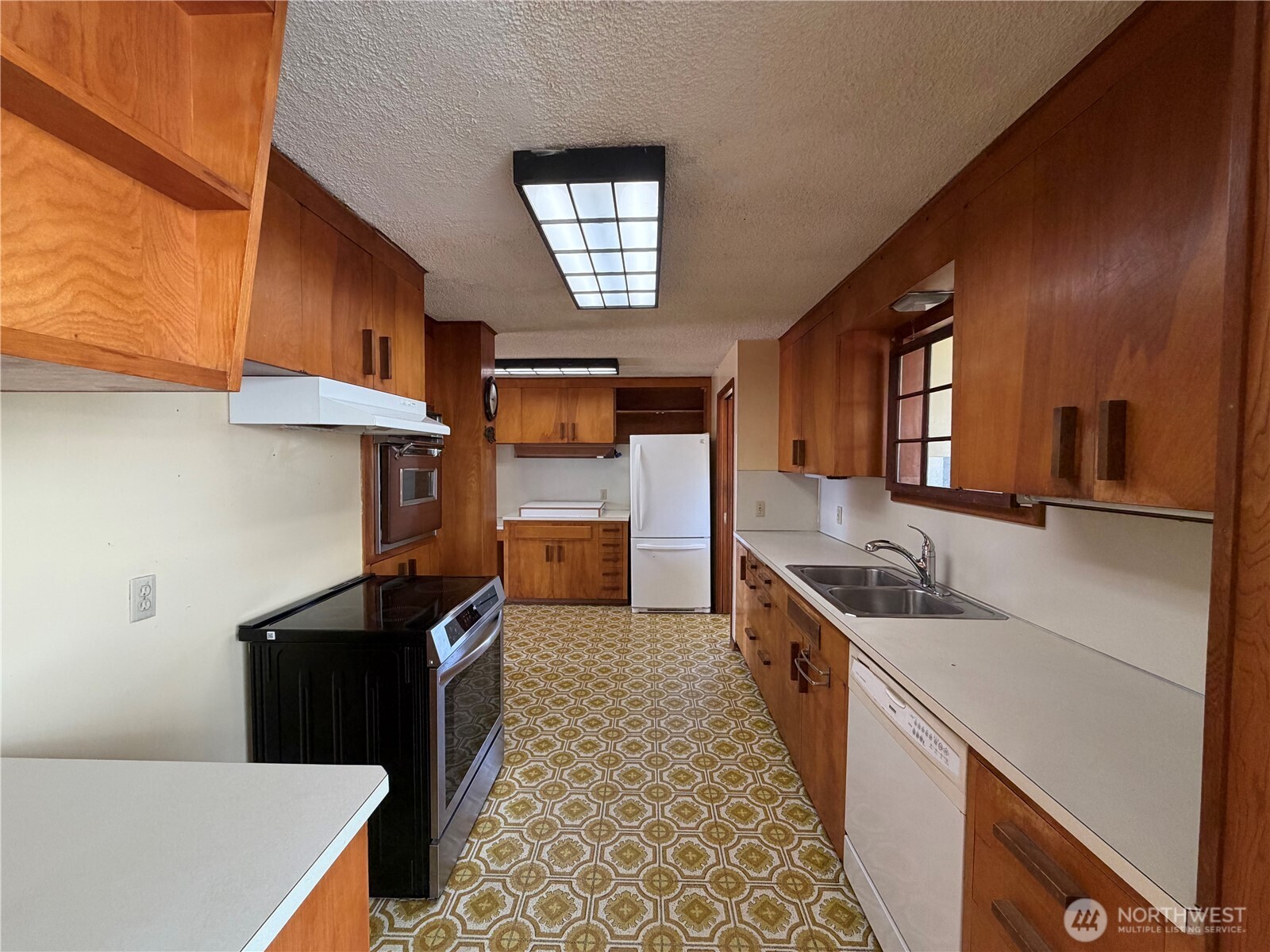 821 Danielson Road Property Photo 7