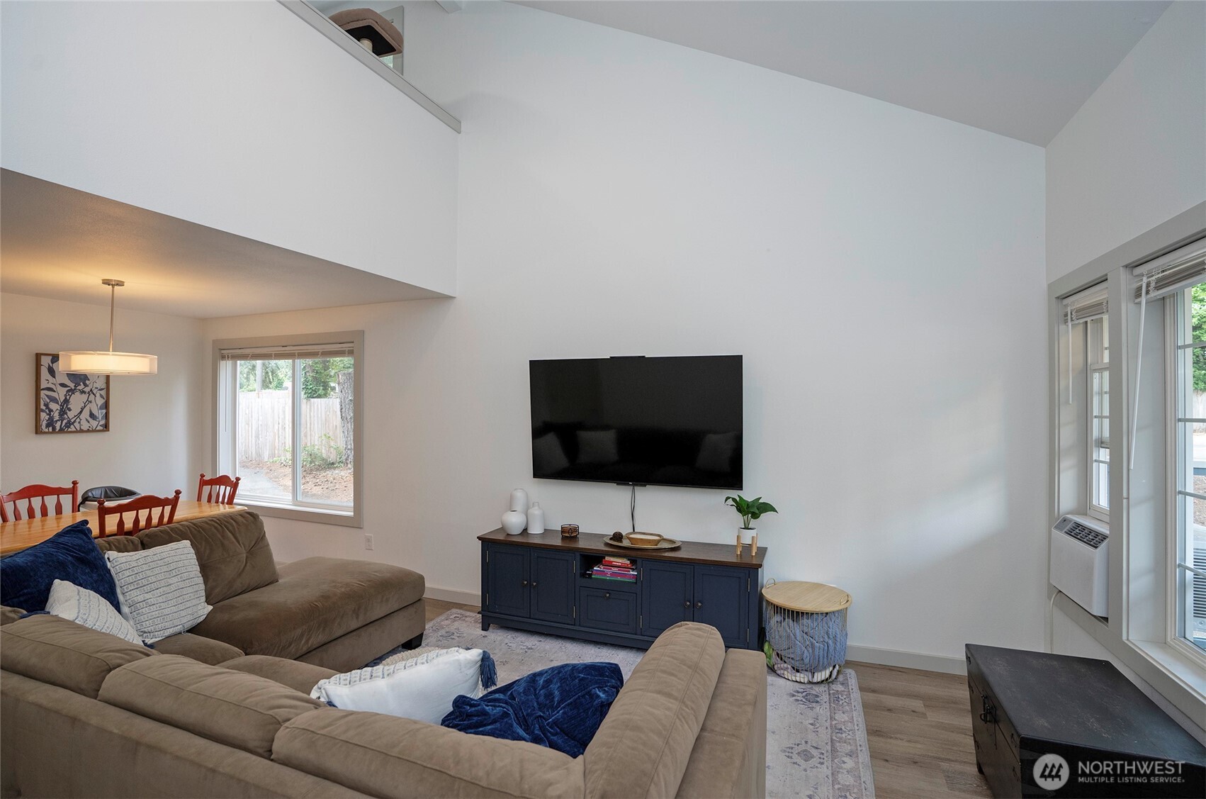 10023 Angle Lane Property Photo 8