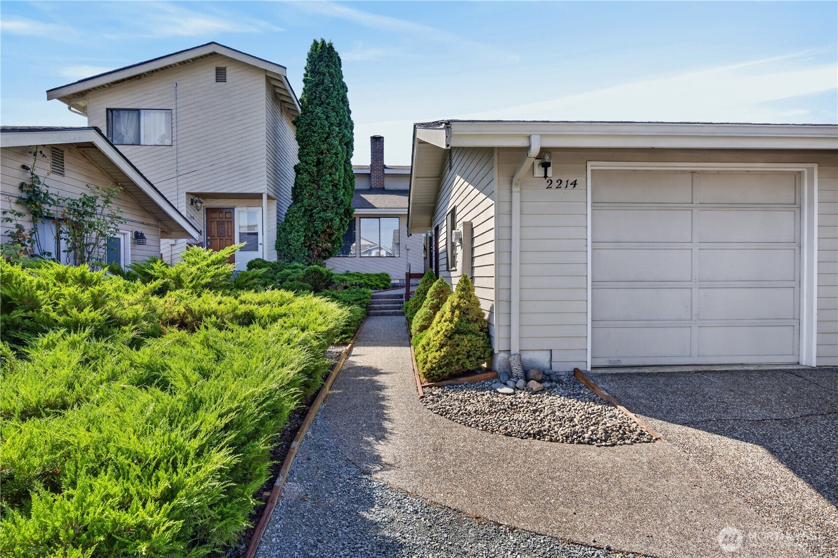 2214 E Fulton Property Photo 1