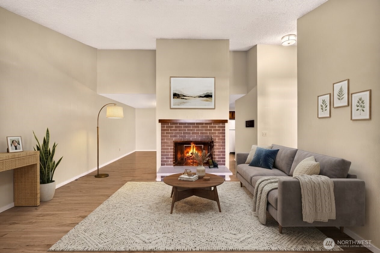 2214 E Fulton Property Photo 6