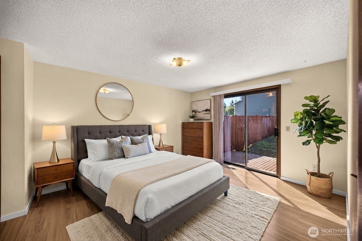 2214 E Fulton Property Photo 10