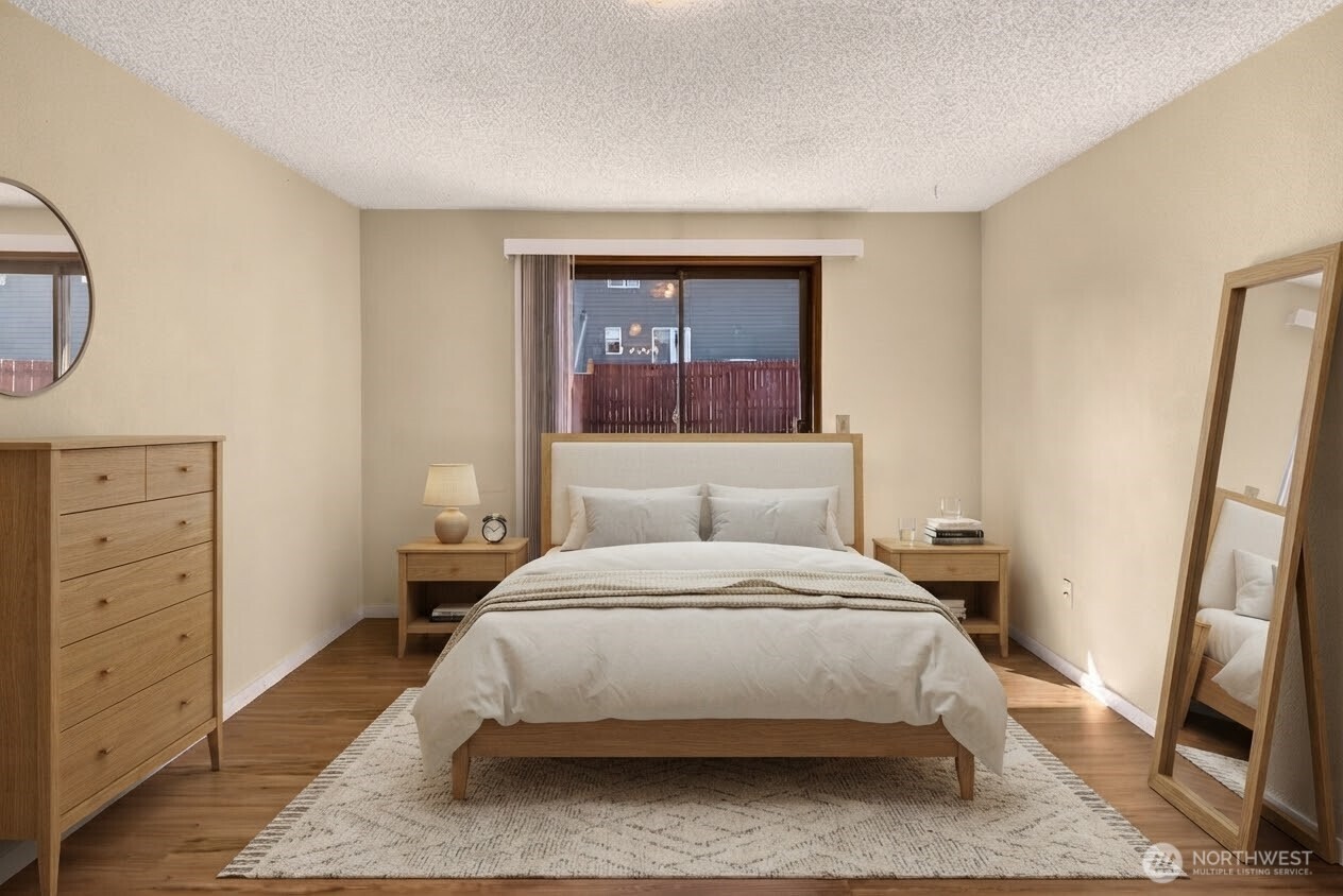 2214 E Fulton Property Photo 11