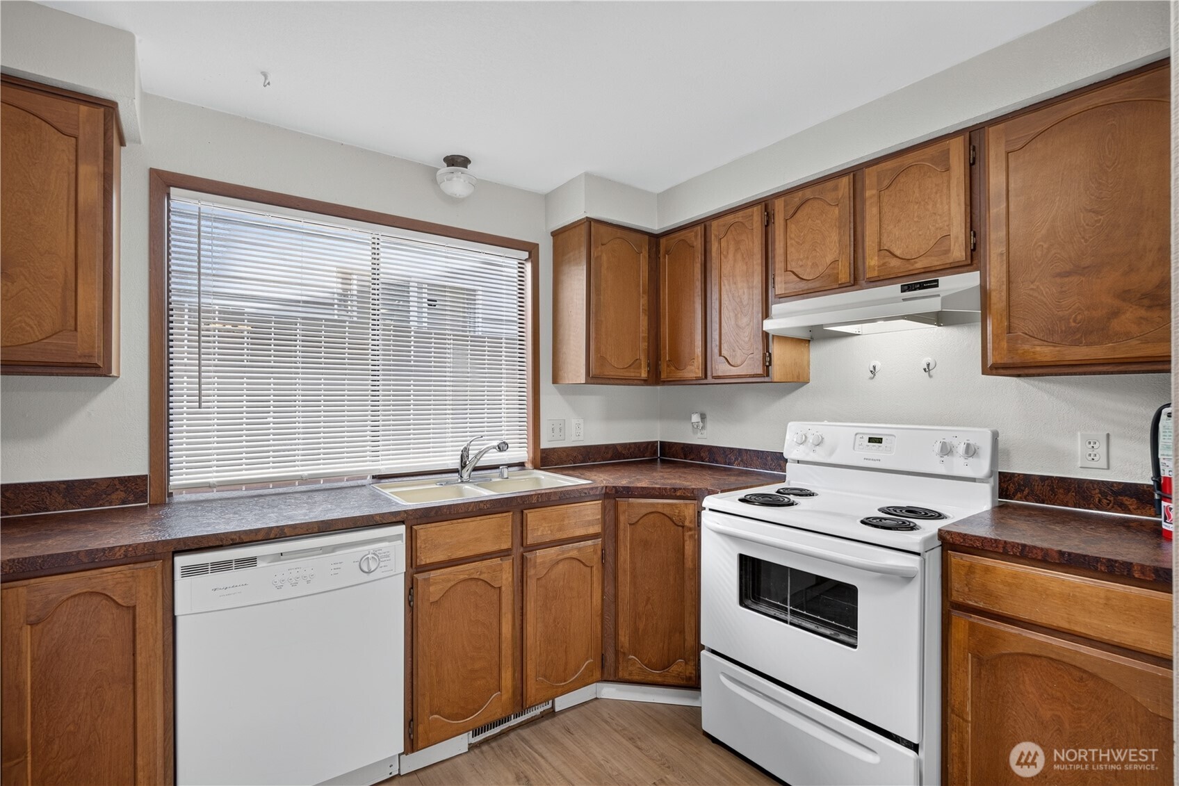 2214 E Fulton Property Photo 12