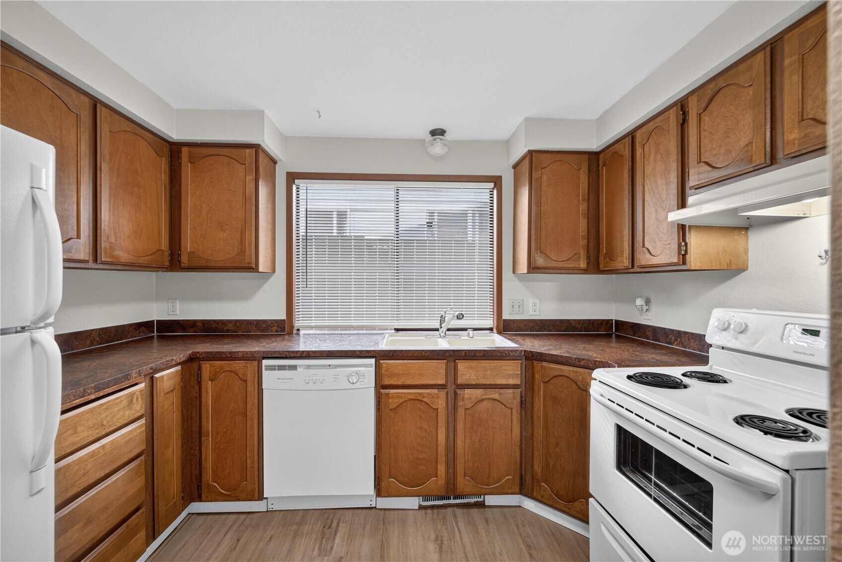 2214 E Fulton Property Photo 13