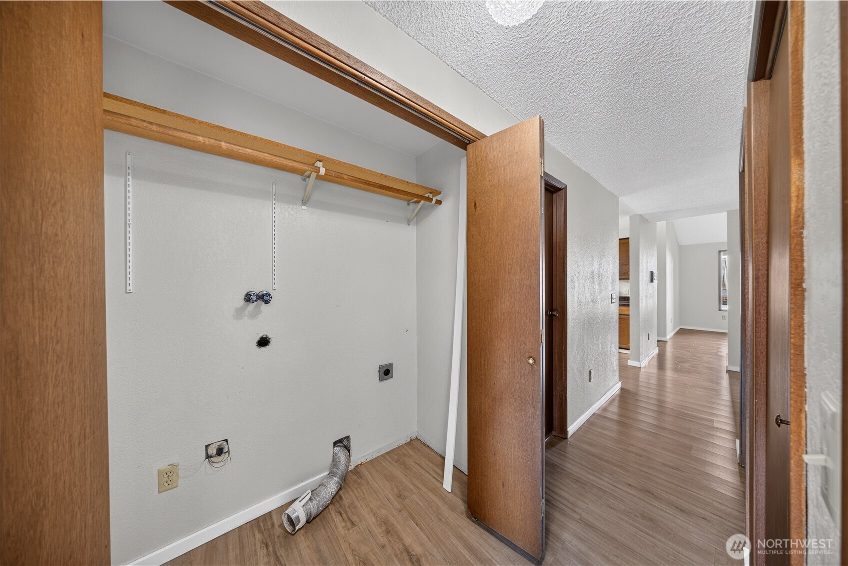 2214 E Fulton Property Photo 14