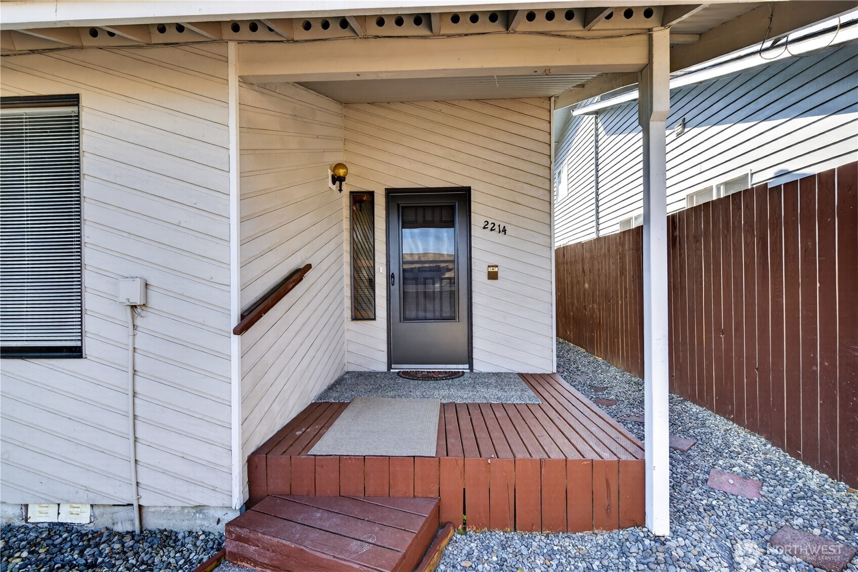 2214 E Fulton Property Photo 16