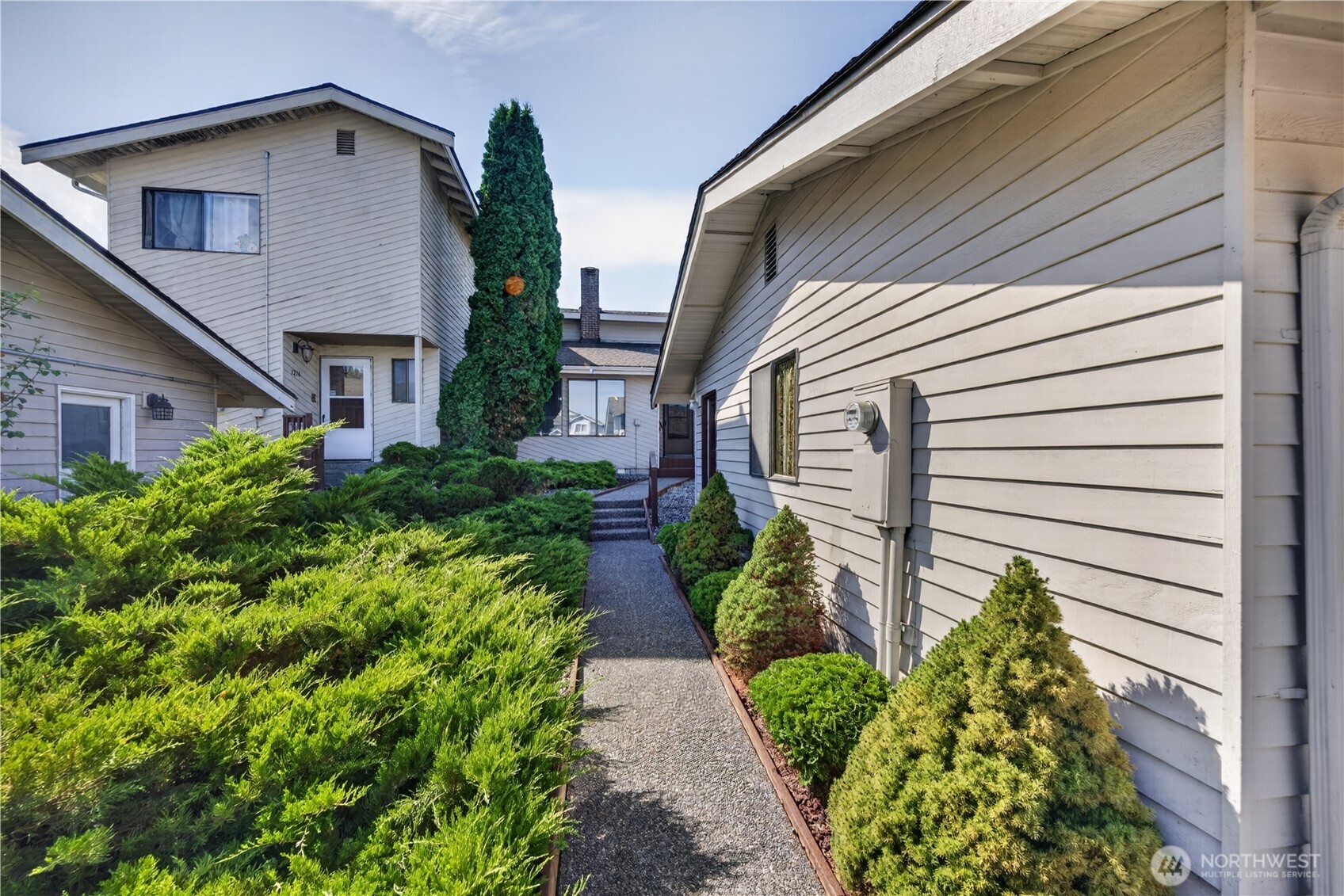 2214 E Fulton Property Photo 18
