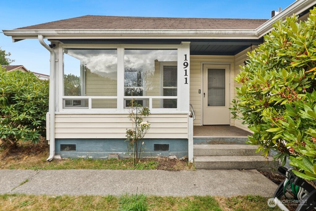 1911 17th Street Property Photo 2