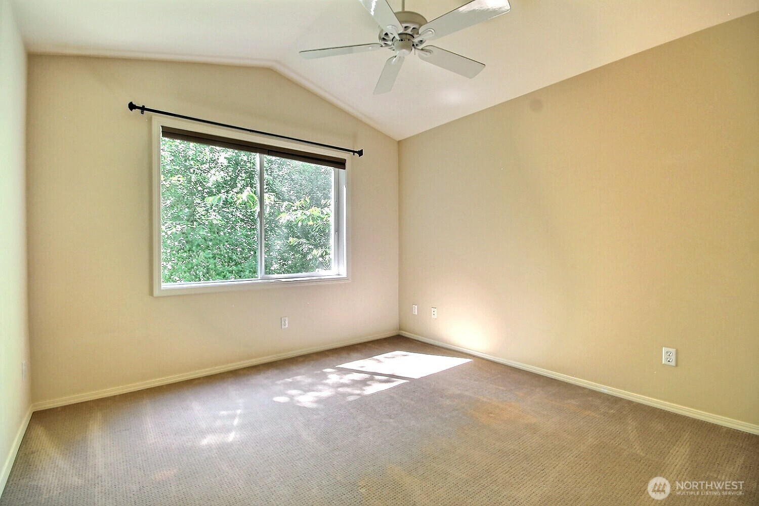 575 Elma Avenue Property Photo 23