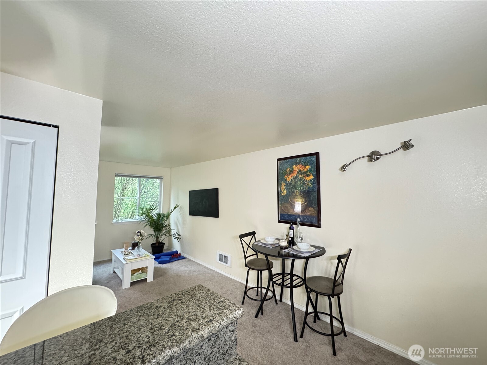 300 10th Ave B305 Property Photo 4