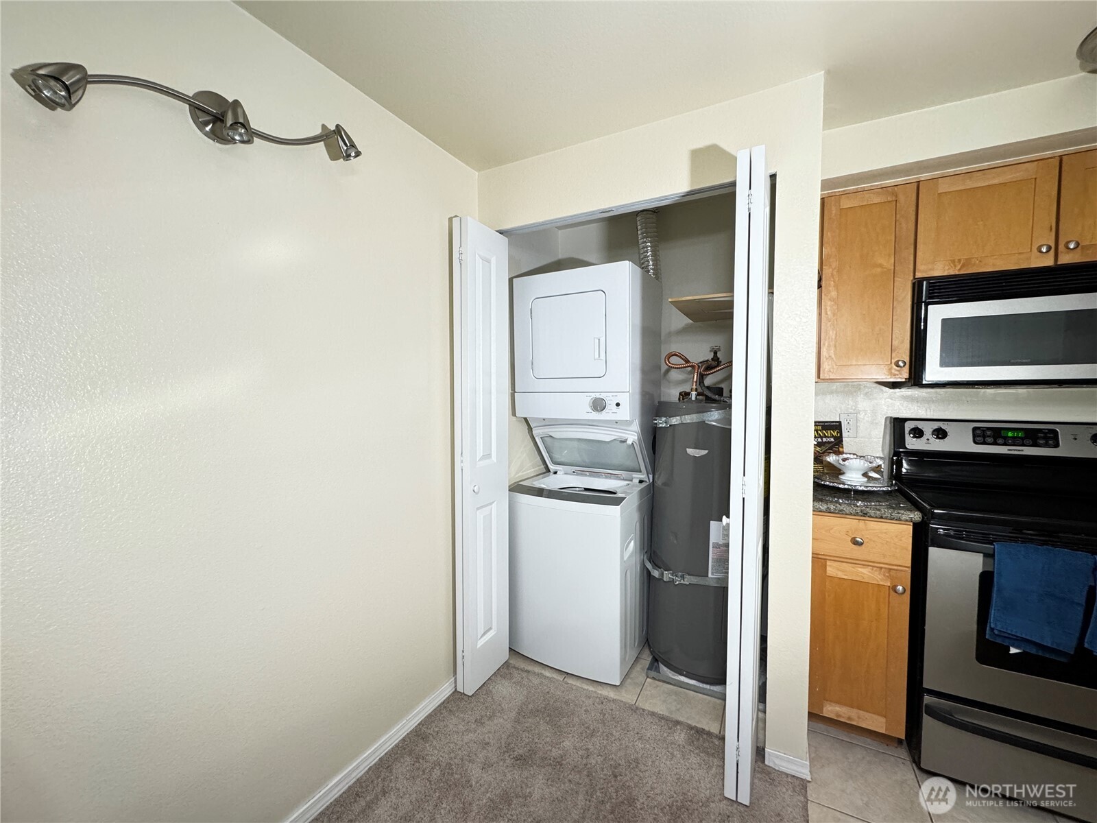300 10th Ave B305 Property Photo 11