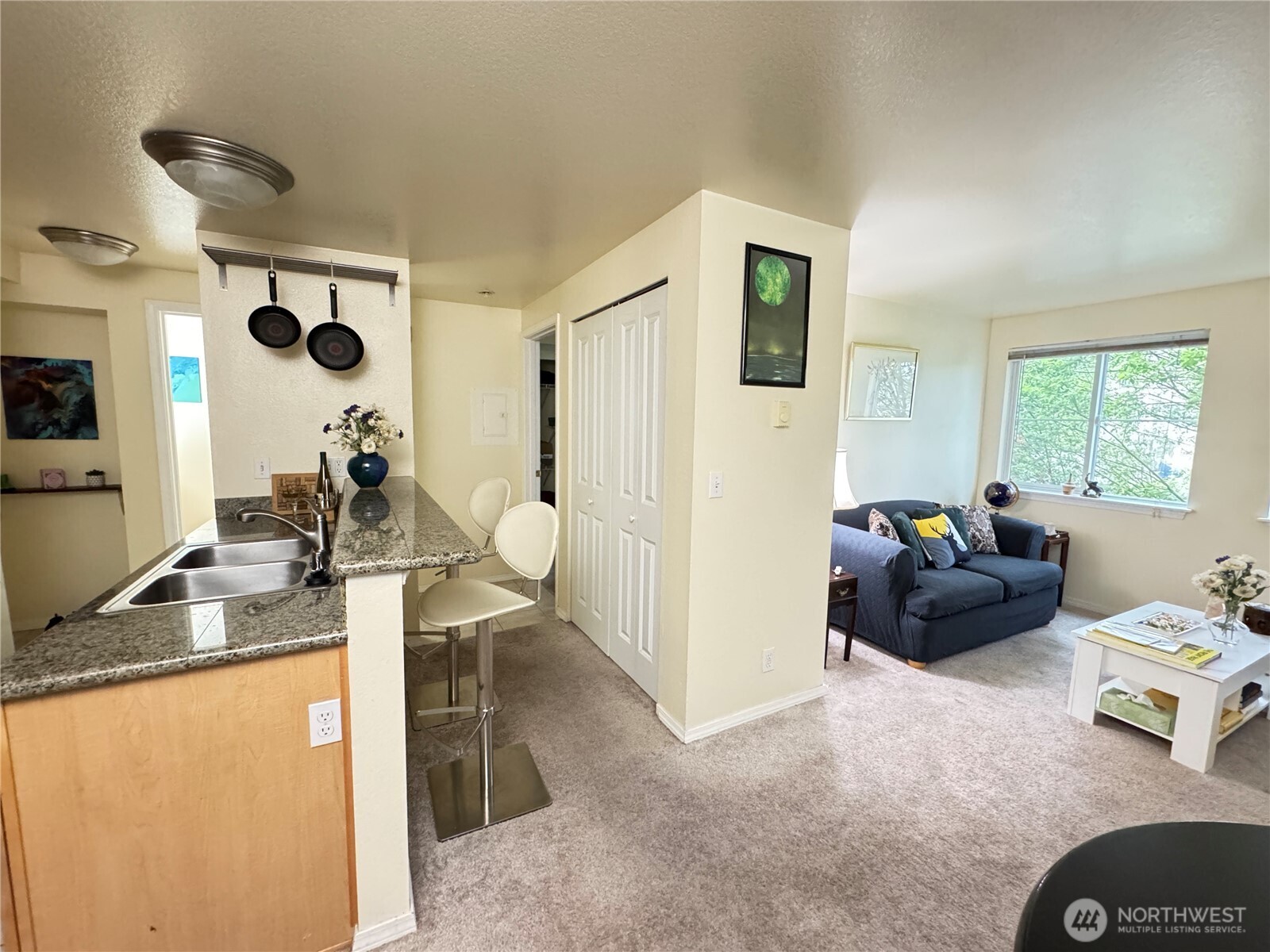 300 10th Ave B305 Property Photo 16