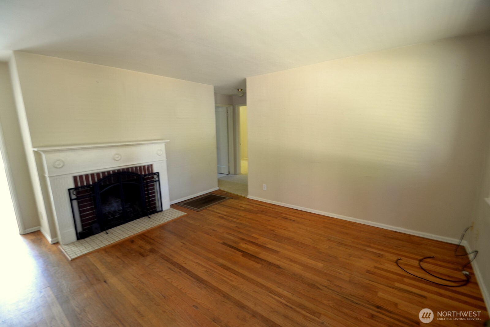 13702 Densmore Avenue Property Photo 2