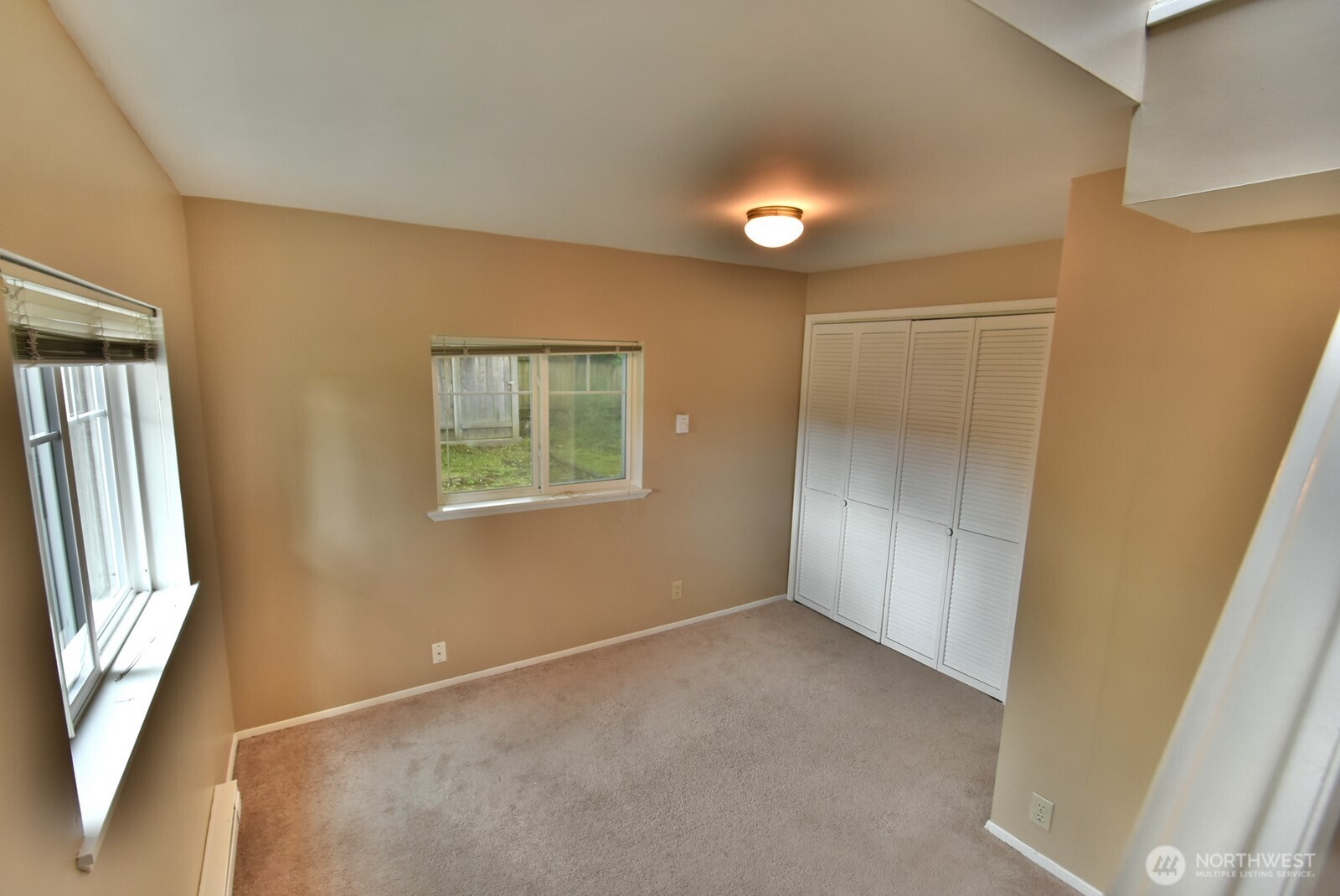 13702 Densmore Avenue Property Photo 4