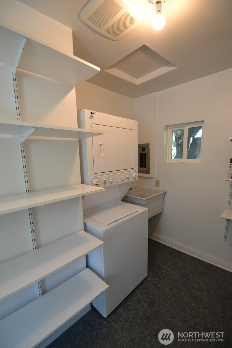 13702 Densmore Avenue Property Photo 6