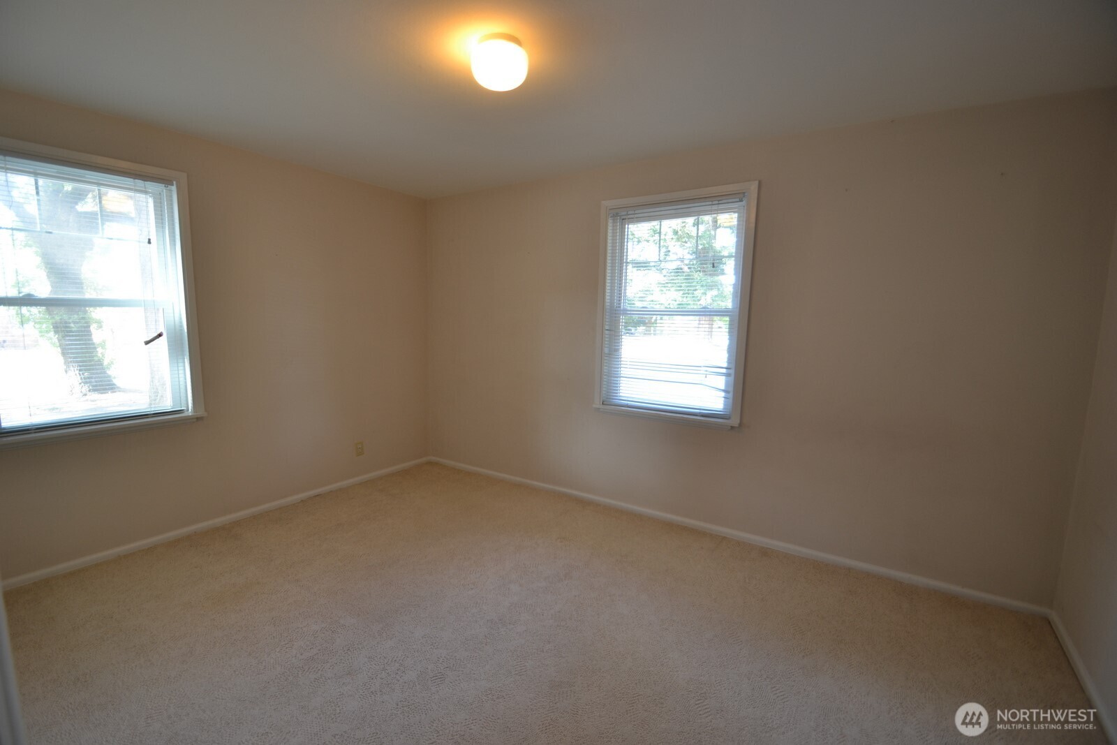 13702 Densmore Avenue Property Photo 7