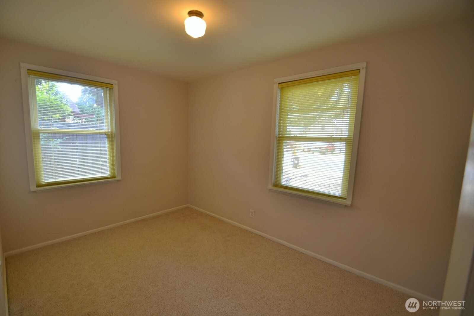 13702 Densmore Avenue Property Photo 8