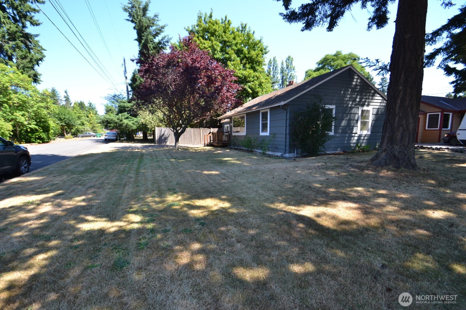 13702 Densmore Avenue Property Photo 11