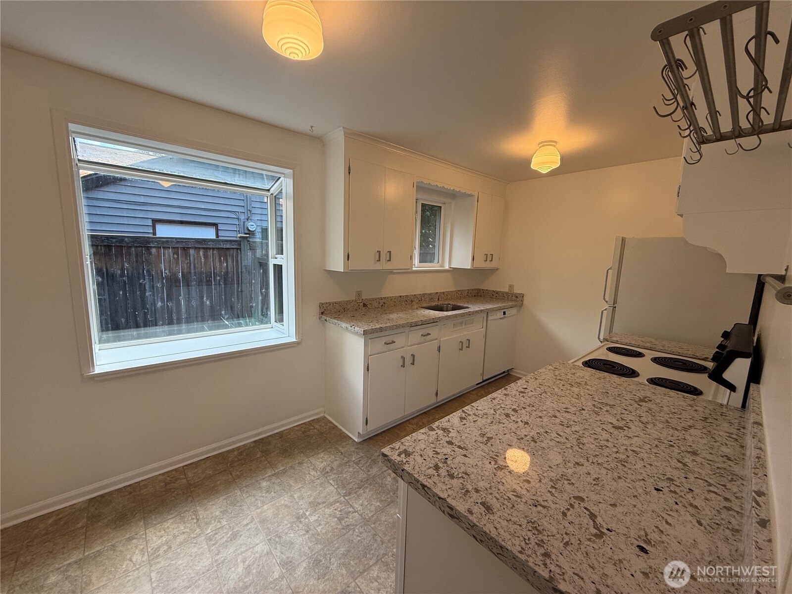 13702 Densmore Avenue Property Photo 12