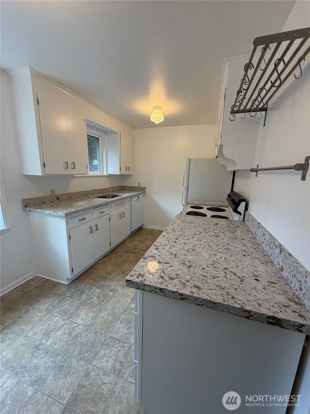 13702 Densmore Avenue Property Photo 14