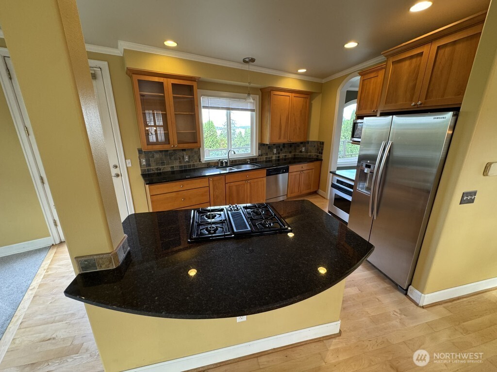 601 Bronson Place Property Photo 6