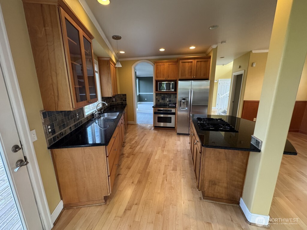 601 Bronson Place Property Photo 10